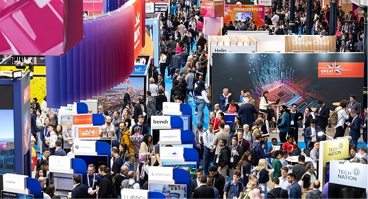 AI Connect event crowd