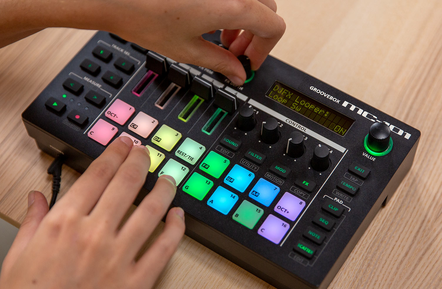 Groovebox MC-101