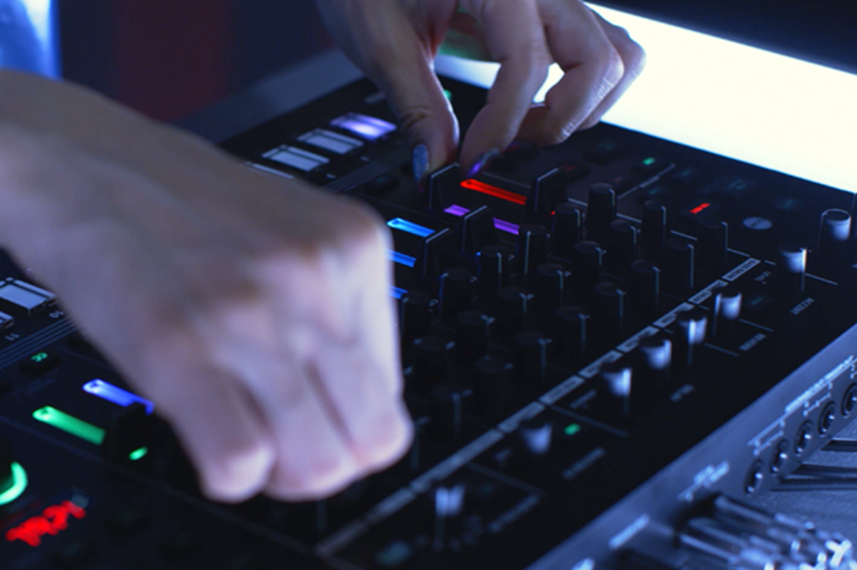 Roland TR-8S Rhythm Performer
