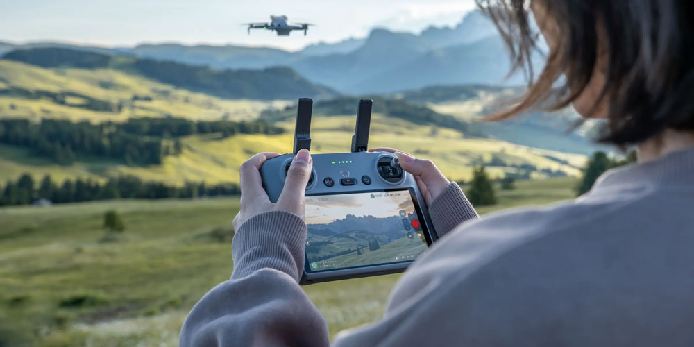 someone flying the dji mini 5 pro