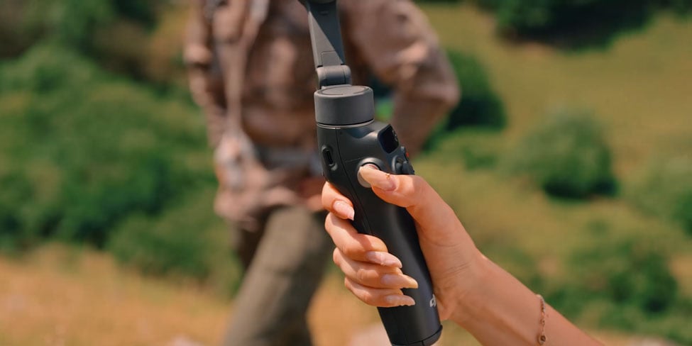 someone using the dji osmo mobile side wheel