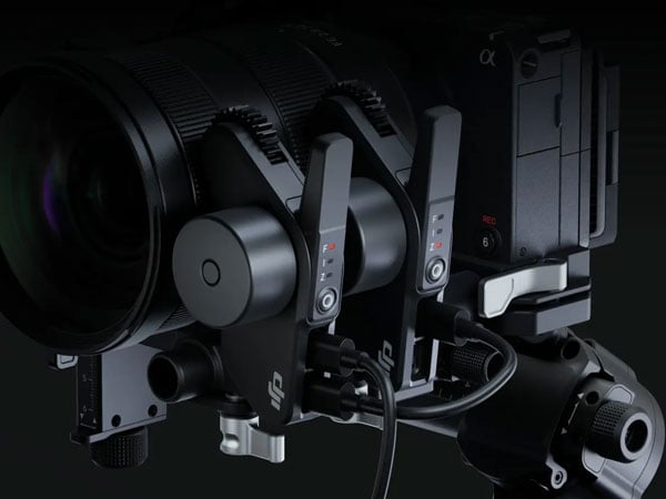 dji focus pro motor attached to the DJI RS 5