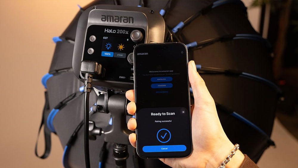 somone connecting their phone to the monolight via nfc