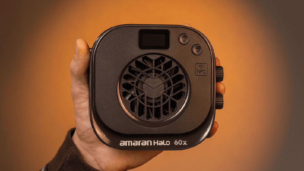 somoene holding the amaran monolight