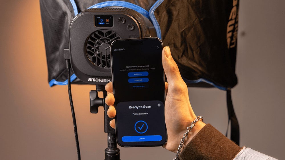 somone connecting their phone to the monolight via nfc
