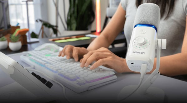 somone recording a white desk using the amaran mic