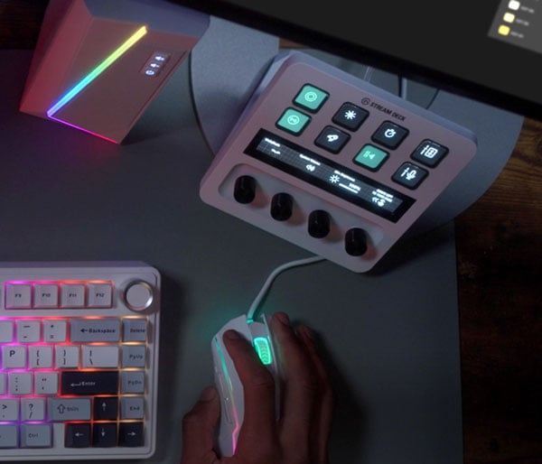somone adjusting the light using a elgato stream deck