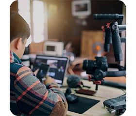 photographer using the asus proart pa148ctv portable monitor