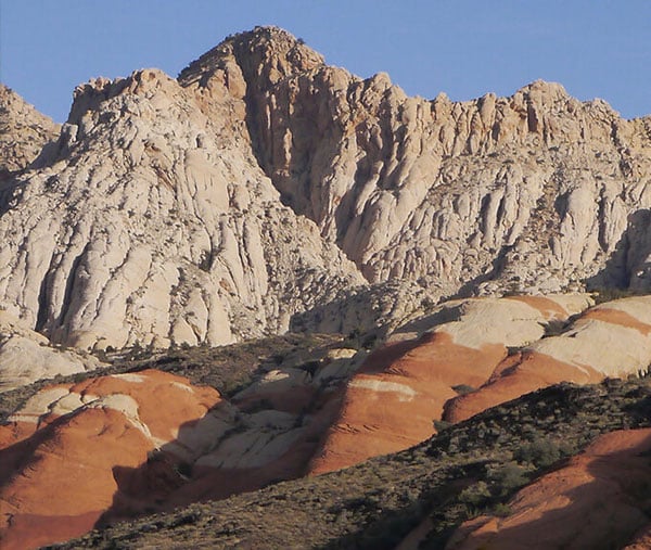 comparsion image of sandstone mountains on the pro art cinema display