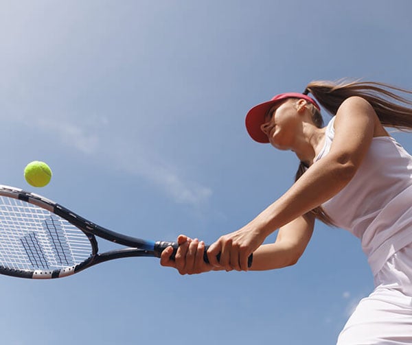 sample image of a woman playing tennis showing the thermal compensation on the asus proart cinema display