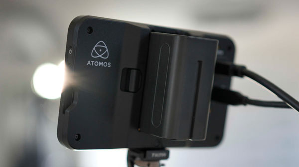 battery connected to the atomos shinobi 7