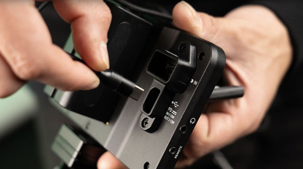 usb-c being connected to the atomos shinobi 7