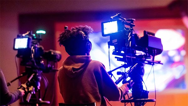 someone filming an event on a broadcast camera using the atomos shogun as a monitor