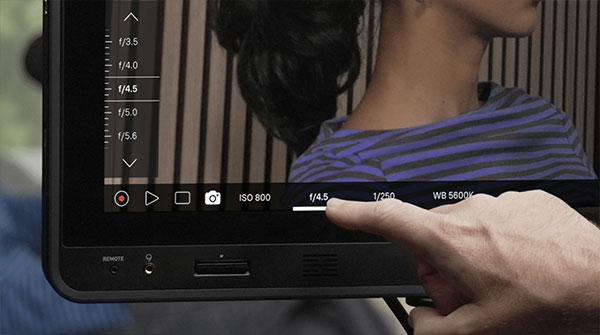 close up of someone controlling the camera using the sumo pro-19 touchscreen