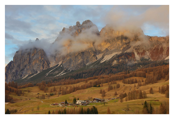 sample image of a mountain range surrounded by fog taken with the canon lens