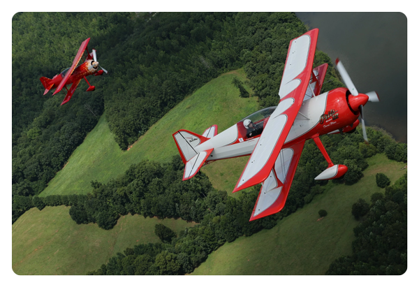 sample image of 2 red airplanes in sky taken with the canon lens