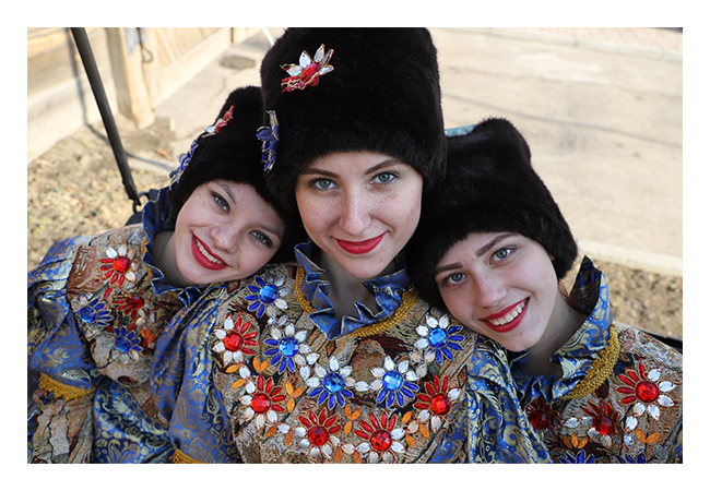 sample im age of three 3 women together taken with the canon lens