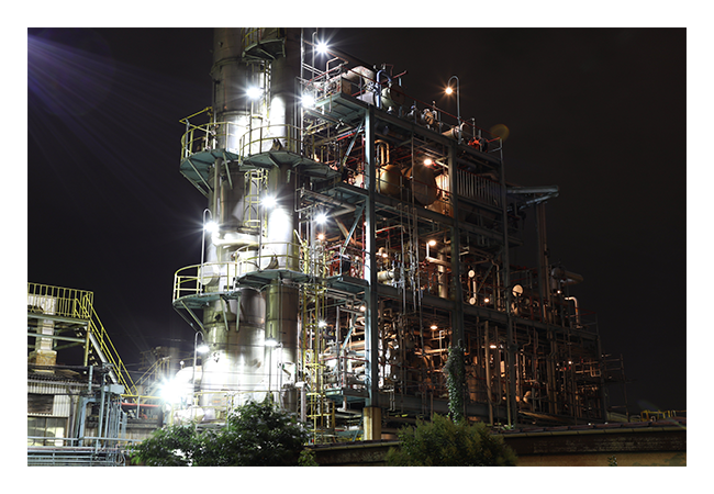 sample image of an oil refinery taken with the canon lens