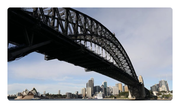 sample image of the sydney harbour bridge taken with the canon 35mm lens