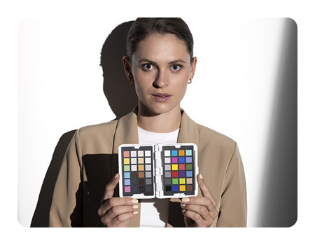 someone holding the spyder checkr photo open