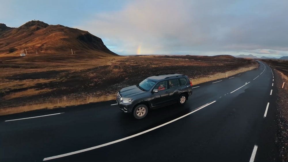 sample image of a car on a country road taken using the dji avata 360