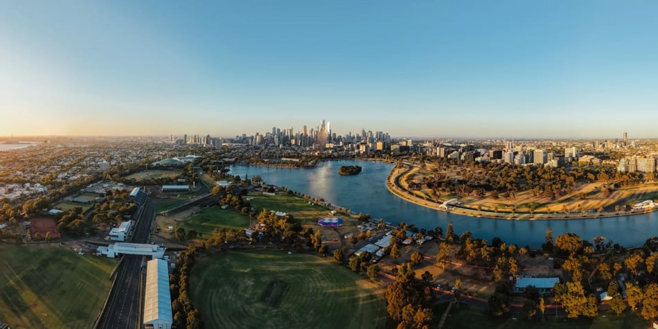 panoramic view of Albert Park Lake and the Melbourne skyline