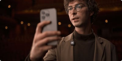 someone connecting to the dji mic 3 via a smartphone