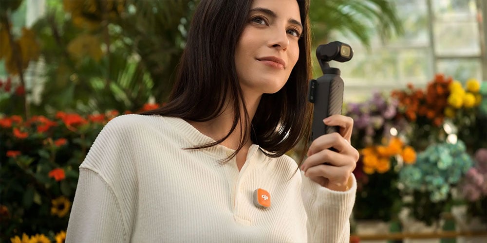 a woman filming in a grenn house using the dji osmo pocket 4 and mic mini 2