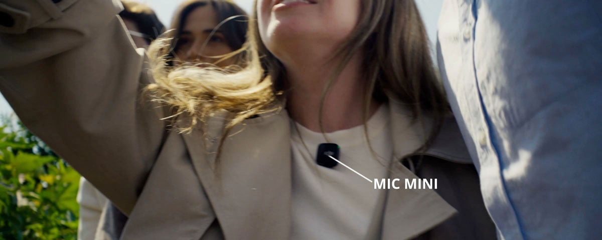 someone using the dji mic mini connected with the dji mic mini 2s