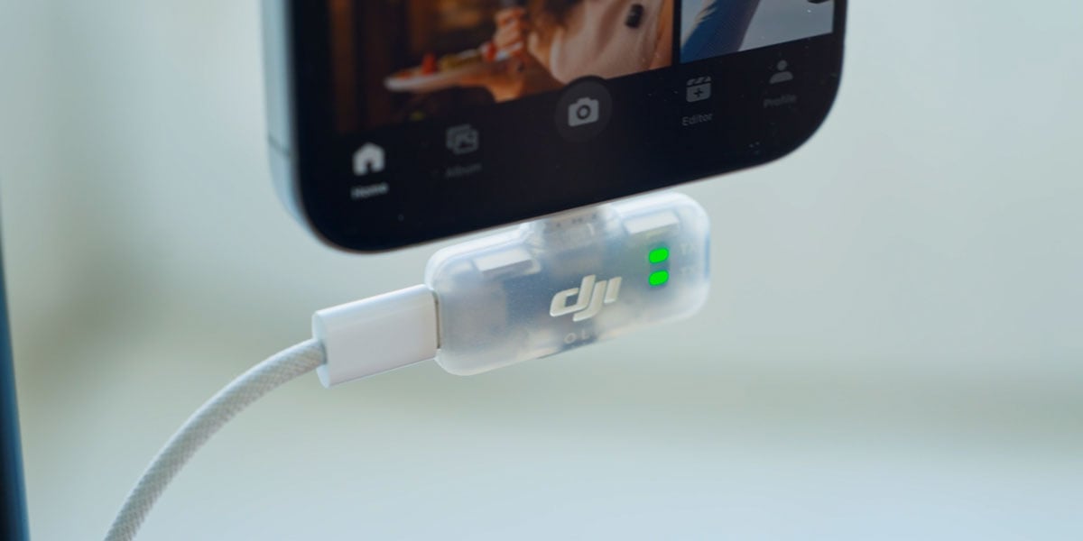 dji mic mini 2s mobile reciever connected with usb for charging while in use