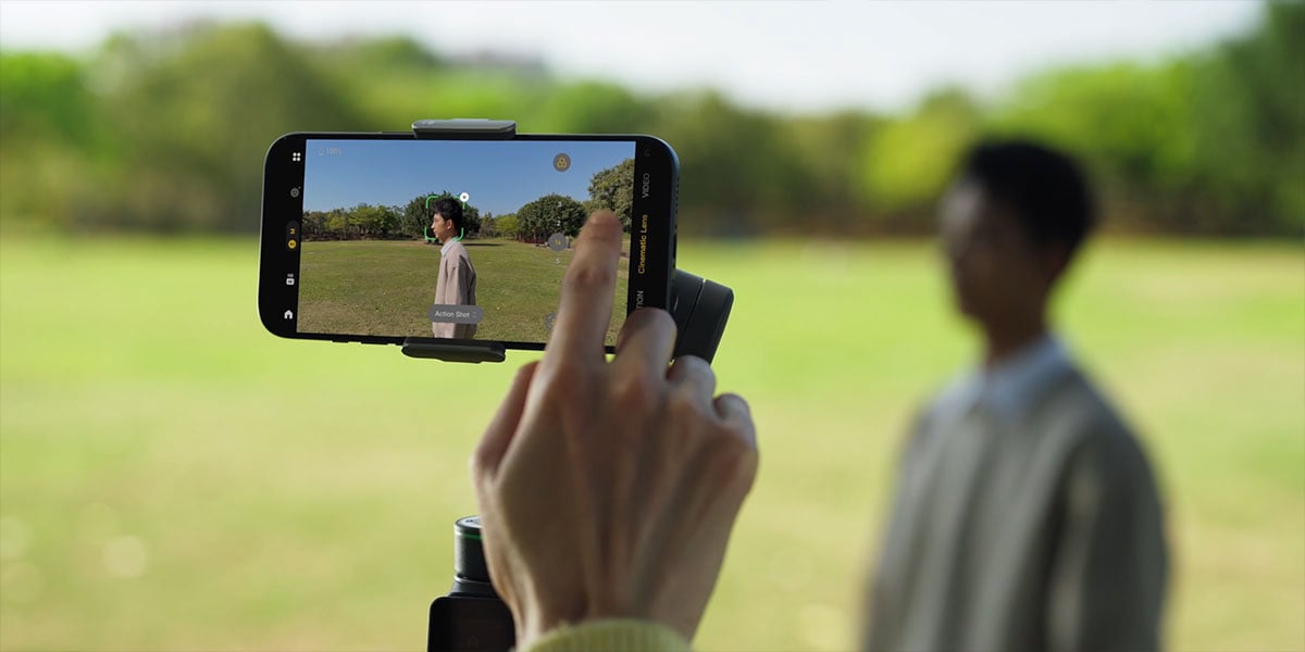 somone preparing an action shot using the dji osmo mobile 8p