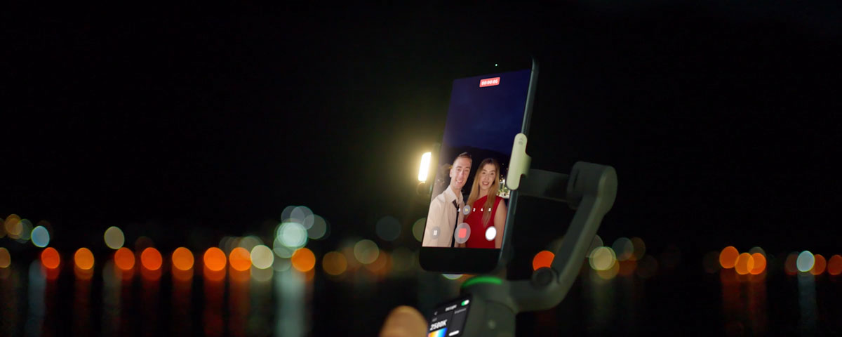 a couple taking a selfie with the osmo mobile 8p using the fill light