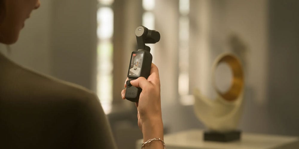 someone filming a city skyline using the dji osmo pocket 4