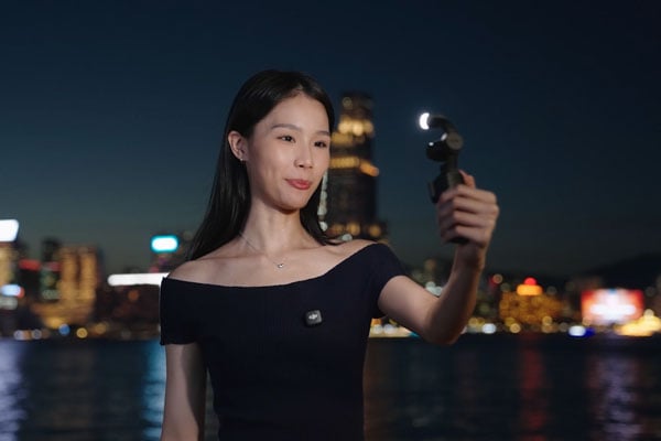 someone using the dji osmo pocket 4 with the fill light attachment