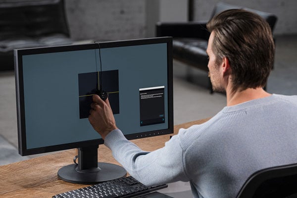 EIZO ColorEdge CS3200X monitor undergoing lossless hardware calibration