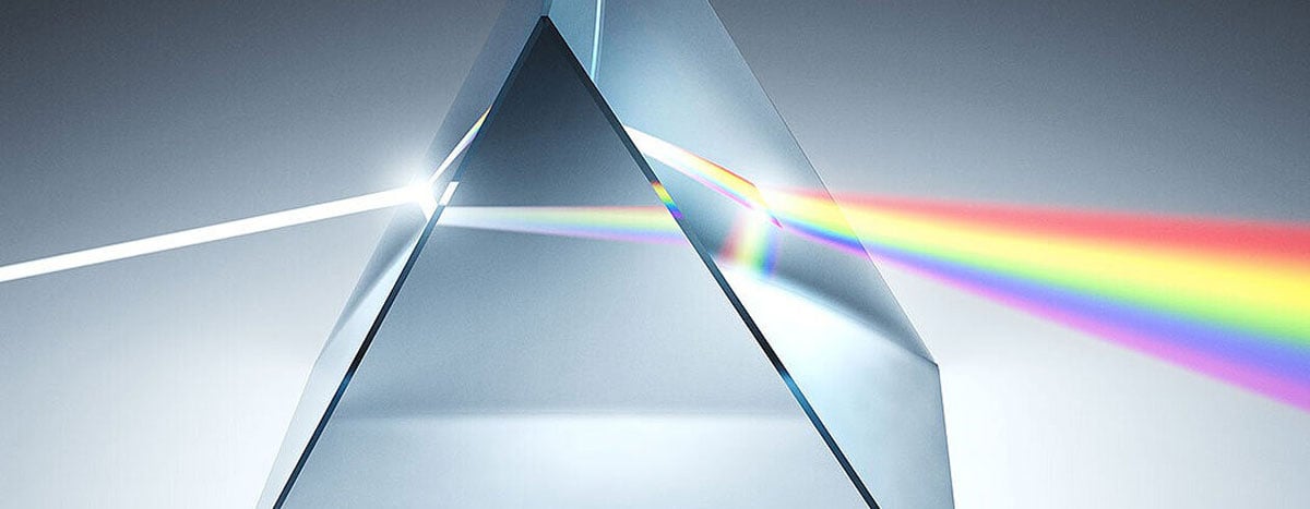 10 bit colour of a glass pyramid rafracting light