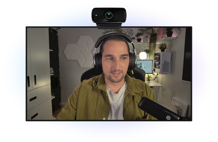 streamer using the elgato 4k webcam