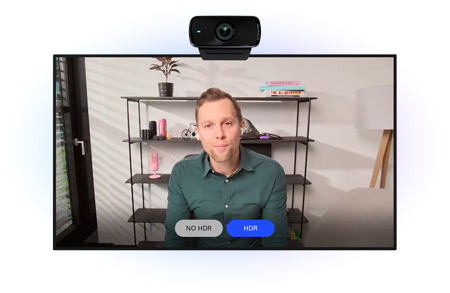 streamer using the elgato 4k webcam