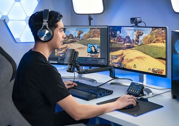 a man sat streaming apex legends