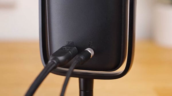 headphones connected to the wave:3 via the jack on the back