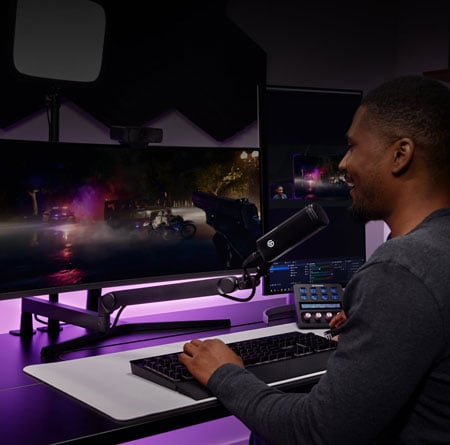 streamer using the elgato mic arm