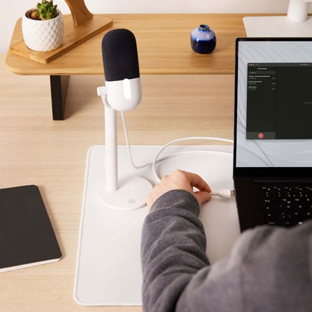 elgato wave neo getting plugged into a laptop