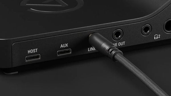 close up of the wave xlr line in