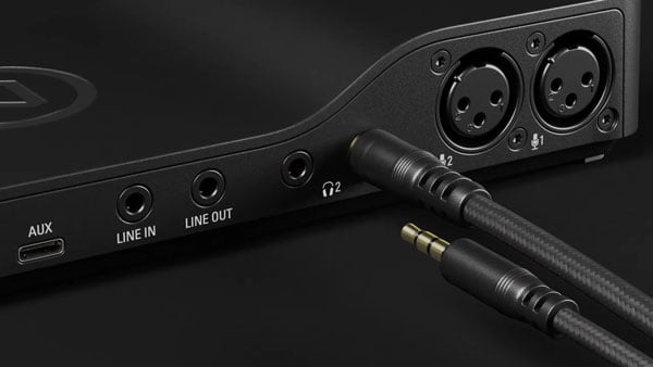 close up of the wave xlr headphone outputs