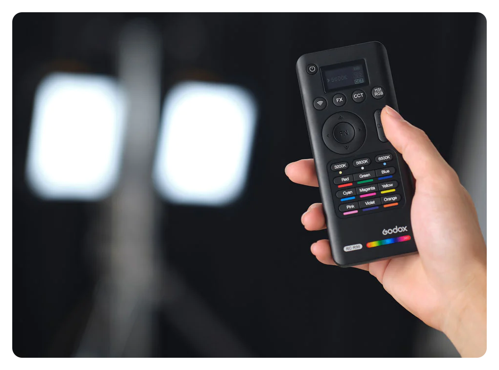 someone using the godox rc-r9 remote to control the godox p600bi led light