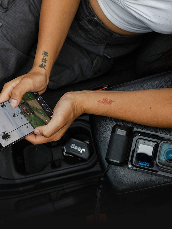 someone transferring files from the gopro mission 1 to their smartphone
