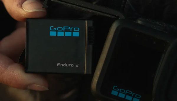 someone holding the gopro eduro 2 battery