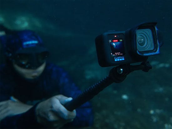 diver underwater using the gopro mission 1