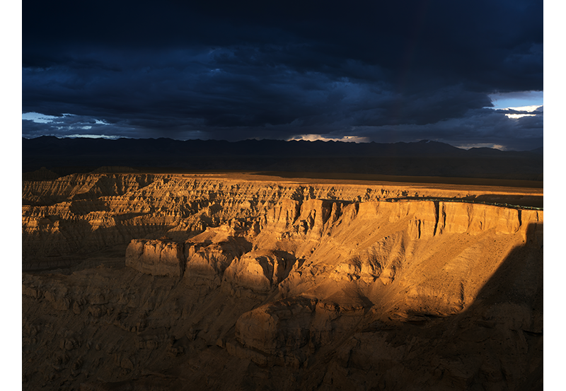 Hasselblad XCD 2.8/38V Lens Sample Image of the grand canyon lit at golden hour with dark rain clouds in the background