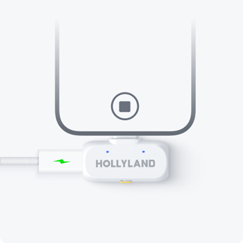 Hollyland LARK A1 charging through a smartphone